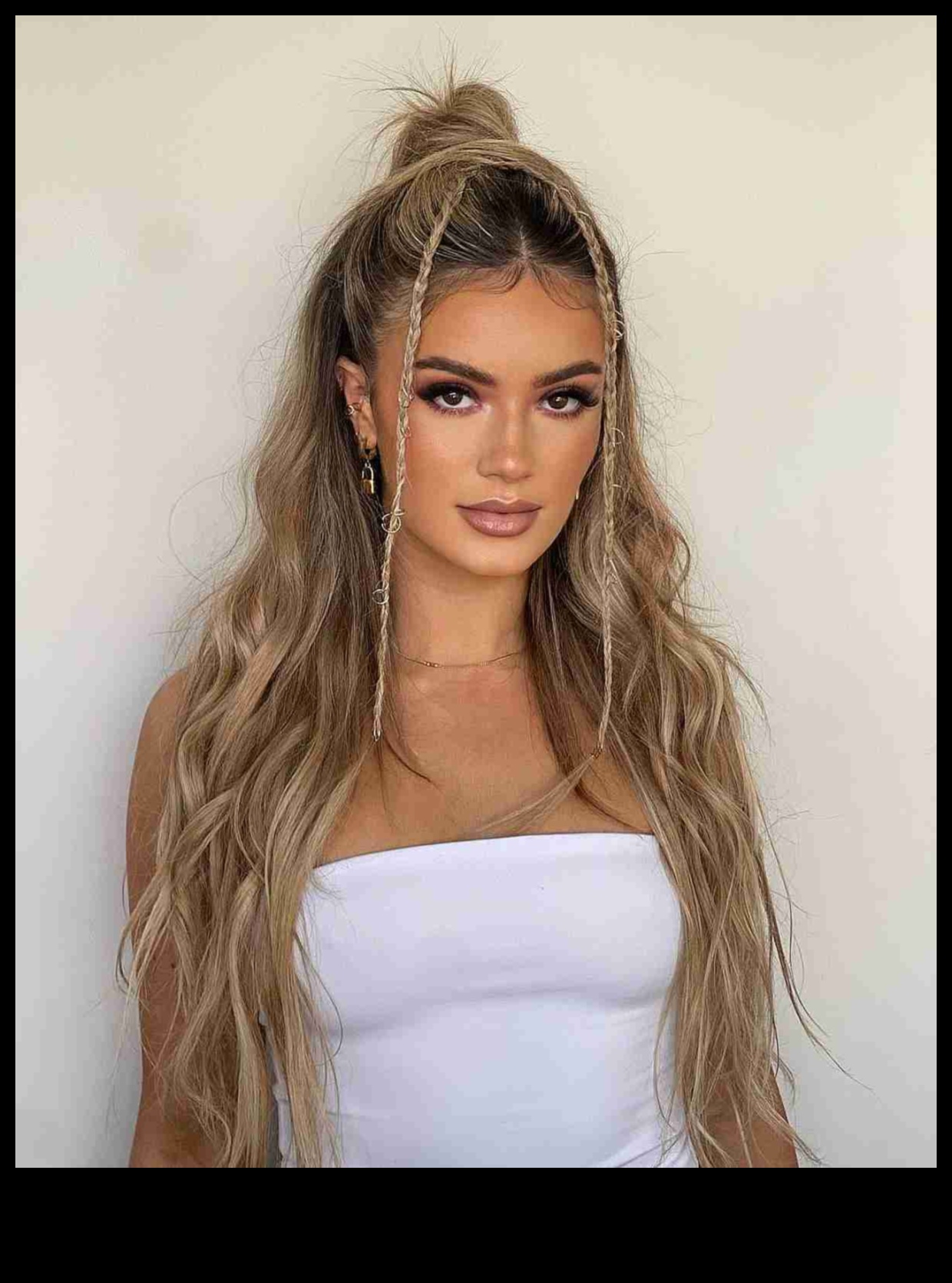 Ξανθά μαλλιά και διασκεδαστικά μποέμ χτενίσματα για τους λάτρεις της μουσικής 3 Ξανθά μαλλιά και φεστιβάλ Διασκέδαση: Μποέμικο χτενίσματα για λάτρεις της μουσικής