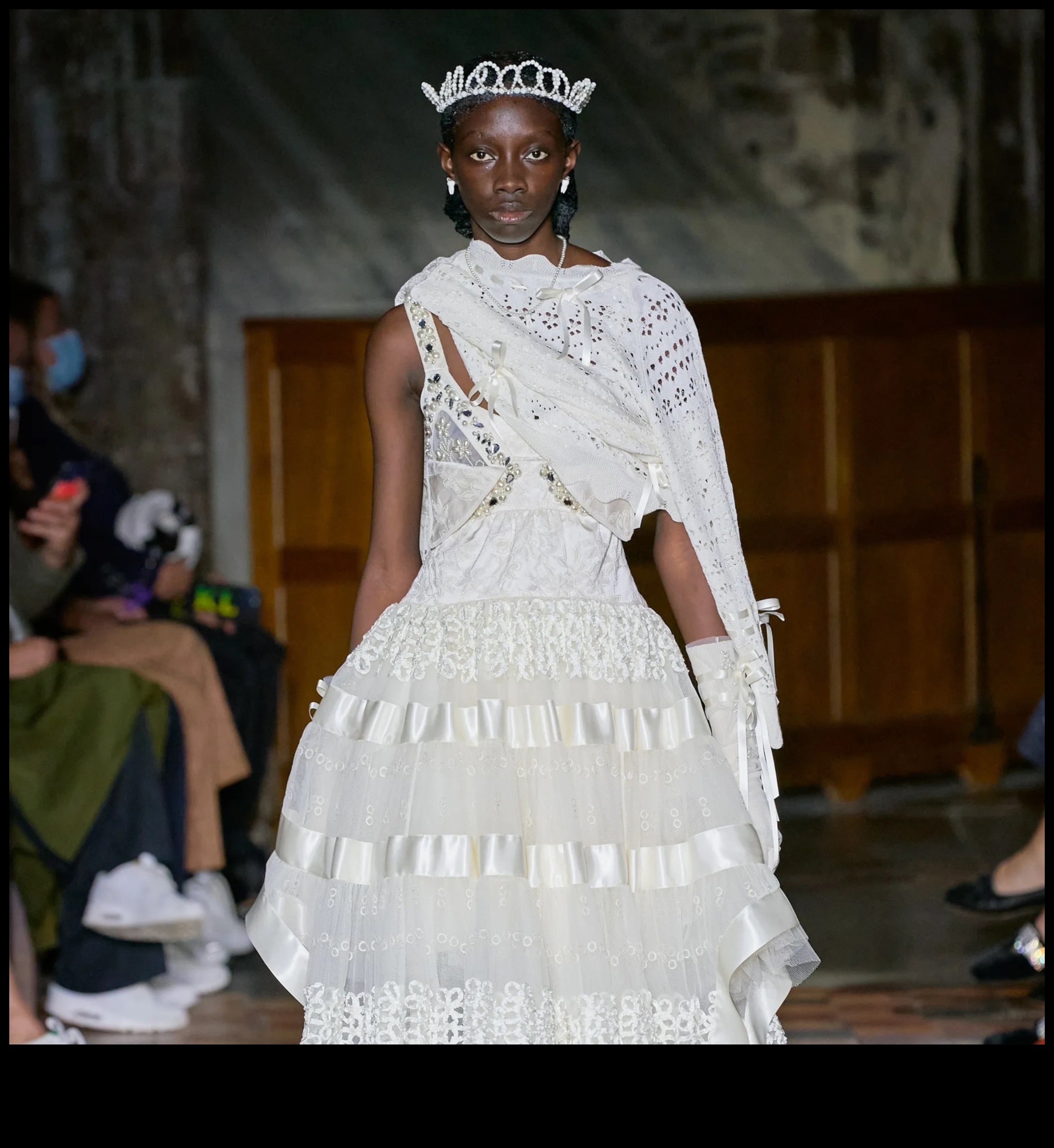 Runway Royalty Το ξεχωριστό στυλ των πιο επιδραστικών σχεδιαστών της μόδας 2 Runway Royalty: Ruling the Style Kingdom με διακριτικότητα