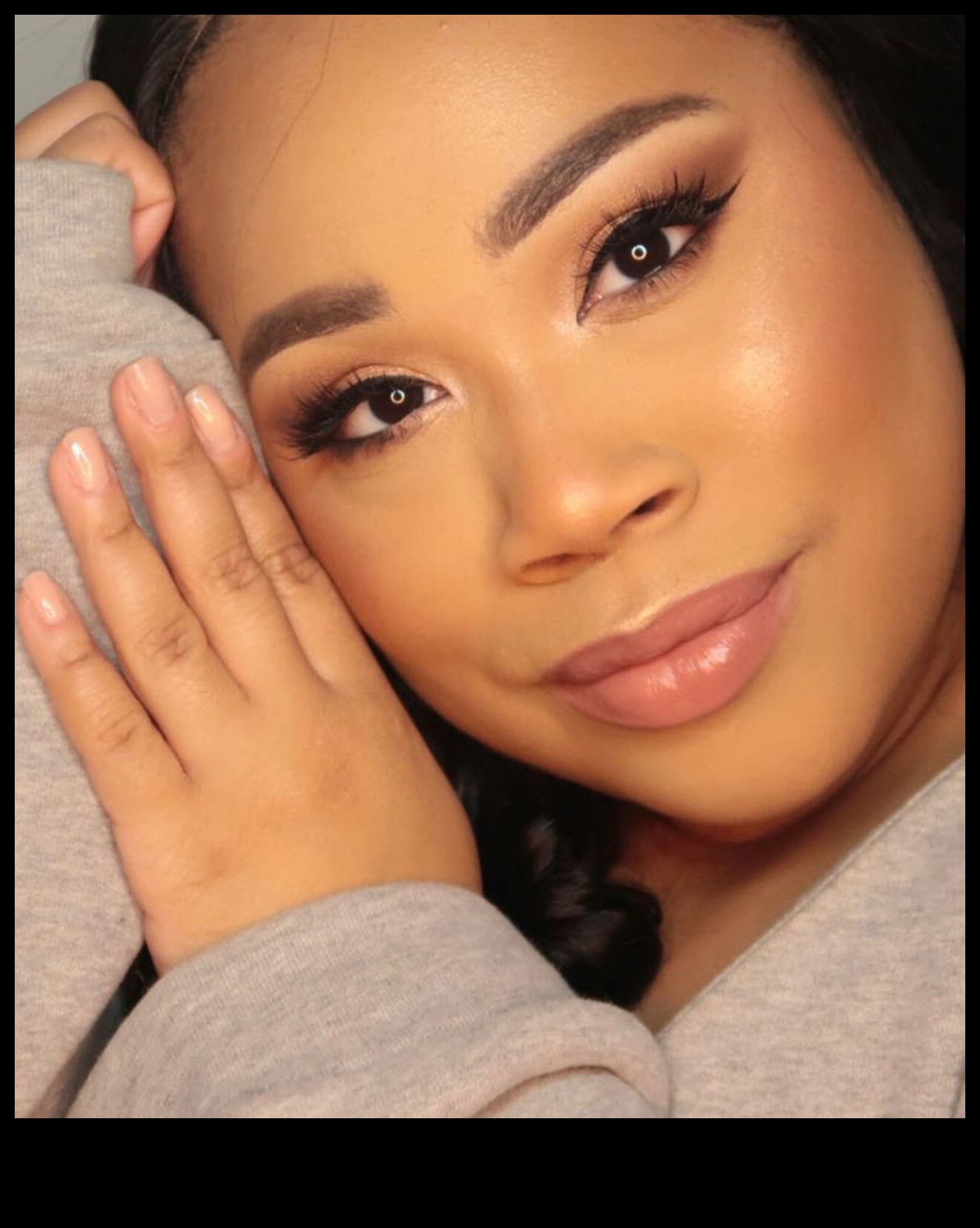 Μαλακό και μουτζουρωμένο Ο φυσικός τρόπος για τα καπνιστά μάτια 3 Απαλό και μουτζουρωμένο: Εξερευνώντας τη γοητεία των Smoky Eyes στο φυσικό μακιγιάζ