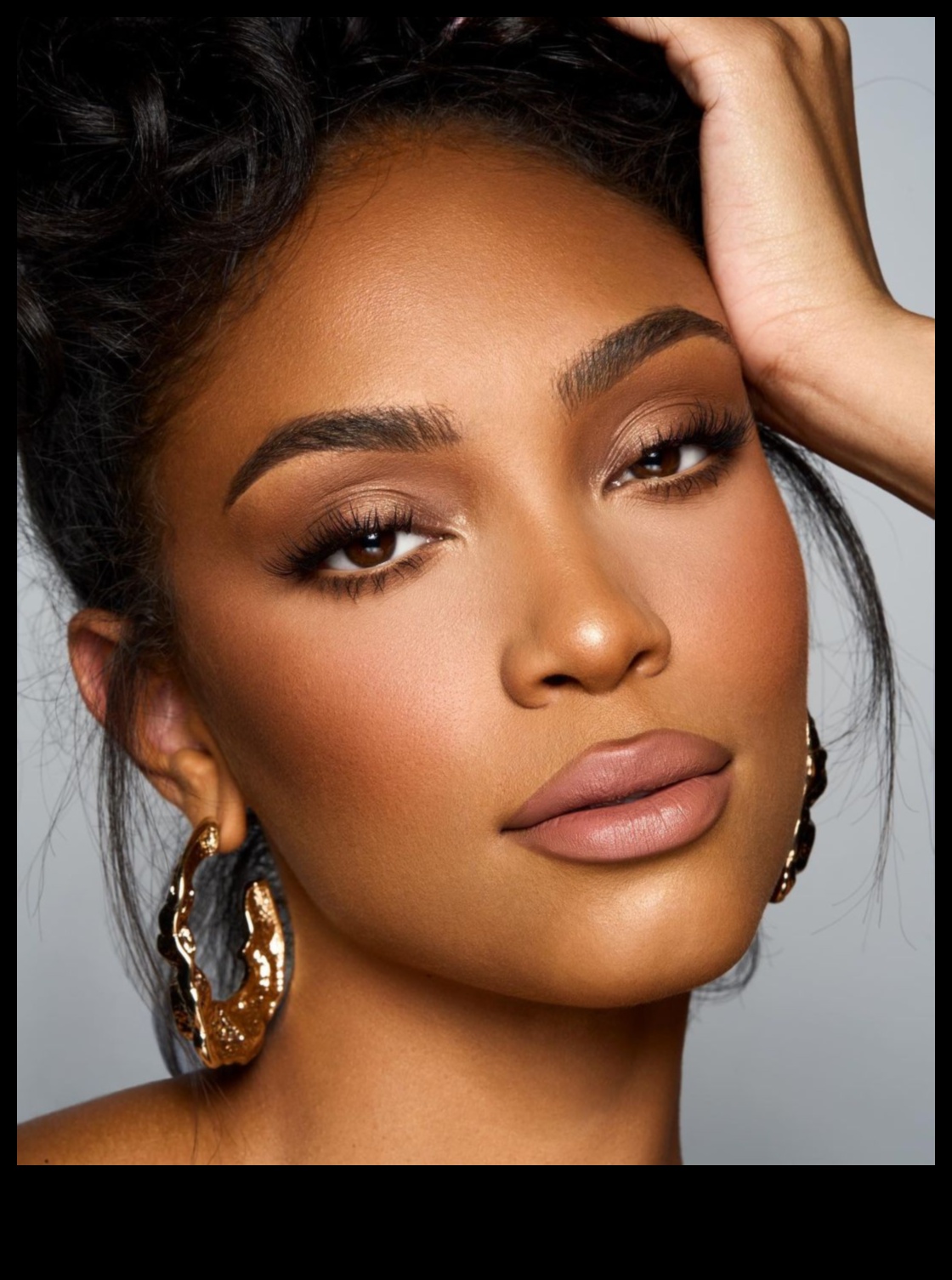 Μαλακό και μουτζουρωμένο Ο φυσικός τρόπος για τα καπνιστά μάτια 4 Απαλό και μουτζουρωμένο: Εξερευνώντας τη γοητεία των Smoky Eyes στο φυσικό μακιγιάζ