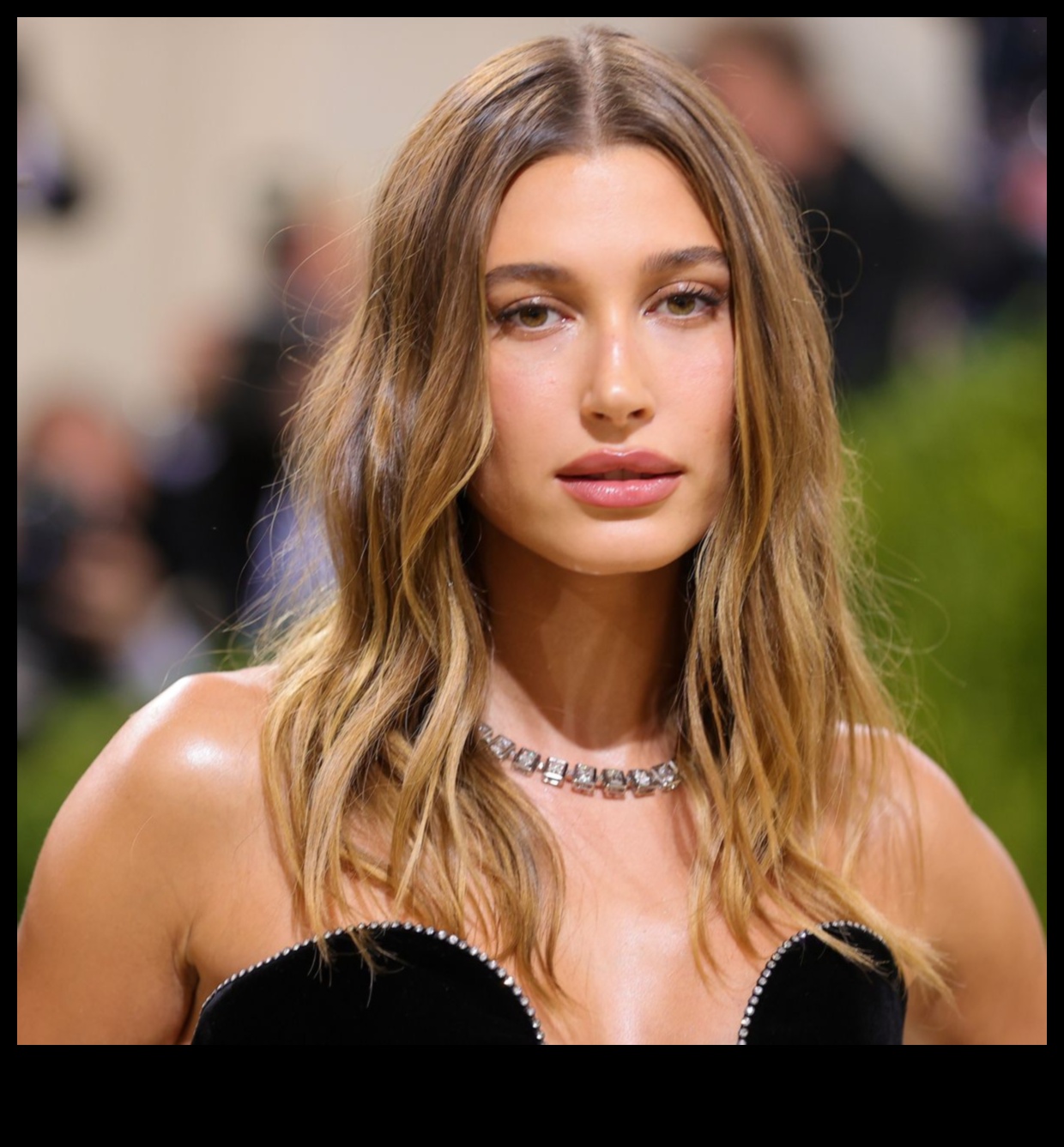 Tress Trends: Παραμένετε κομψοί με ίσια χτενίσματα