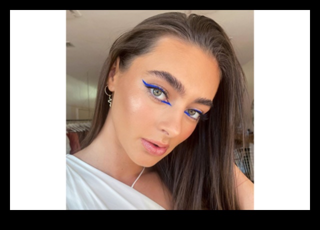 Effortless Elegance Ένας οδηγός για μινιμαλιστικό βραδινό μακιγιάζ 3 Αβίαστη κομψότητα: Η δύναμη των μινιμαλιστικών τεχνικών βραδινού μακιγιάζ