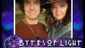 Bytes of Bliss: Ανακαλύπτοντας Χαρούμενες Στιγμές στο Βασίλειο των Κοινωνικών Δικτύων