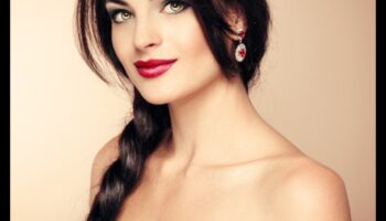 Αβίαστη κομψότητα: Η δύναμη των μινιμαλιστικών τεχνικών βραδινού μακιγιάζ