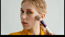 Glam for All Seasons Πώς οραθείτε να προσαρμόσετε το μακιγιάζ σας στις προσαρμογές του καιρού 6 Glam for All Seasons: Προσαρμογή του μακιγιάζ σας για την αλλαγή του καιρού