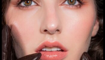 Glamourous back-to-school makeup: Επίτευξη χωρίς κόπο ομορφιά για μαθητές