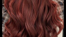 Ruby Reflections: Κόκκινα και καστανόξανθα χτενίσματα που αντανακλούν την εσωτερική σας ομορφιά