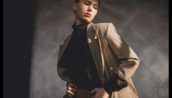 High-Fashion Harmony: Εντυπωσιακές πόζες στη φωτογραφία